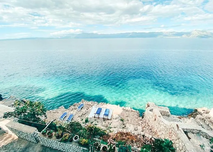 Seafront Vacation Home \